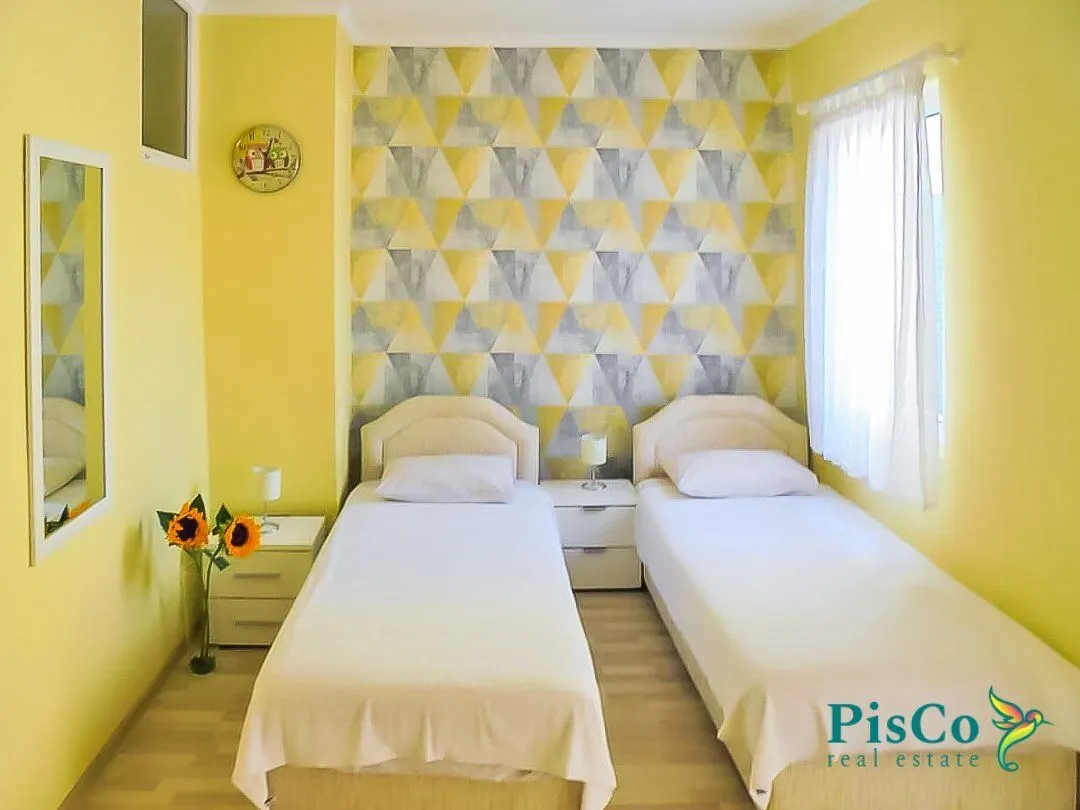 Izdavanje, dvosoban stan, 72m², Tivat, Crna Gora