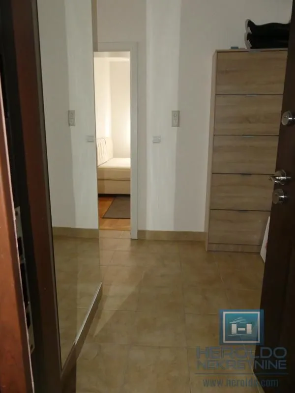 Prodaja, četvorosoban stan, 105m², Vašarište, Jagodina