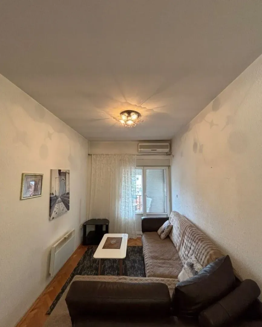 Izdavanje, jednosoban stan, 38m², Stari Aerodrom, Podgorica