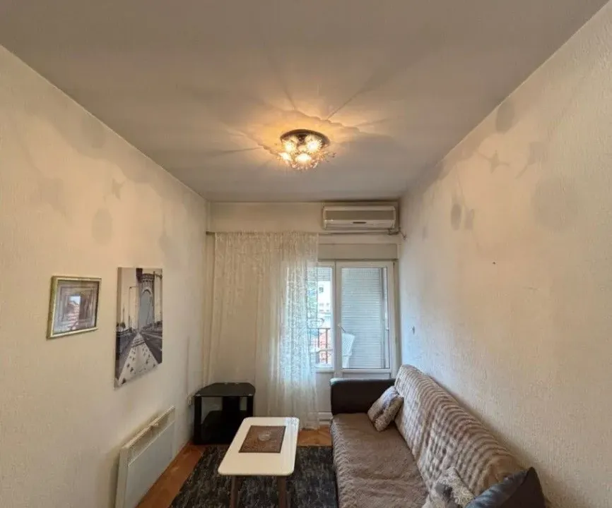 Izdavanje, jednosoban stan, 38m², Stari Aerodrom, Podgorica