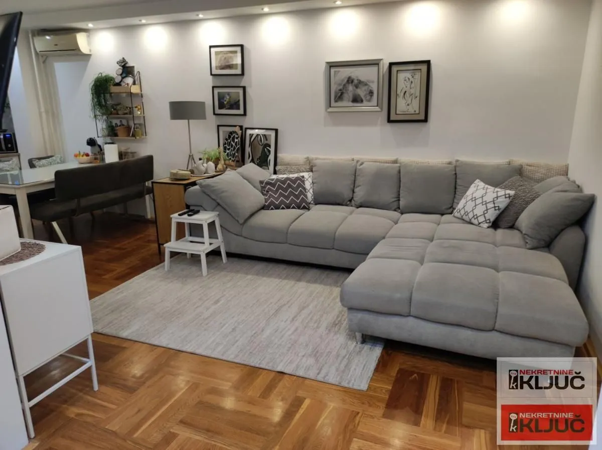 Prodaja, četvorosoban stan, 75m², Grbavica, Novi Sad Sve Podlokacije