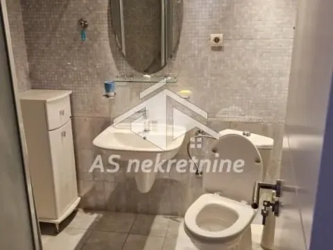 Izdavanje, četvorosoban stan, 102m², Vračar Hram, Vračar Sve Podlokacije - image 18