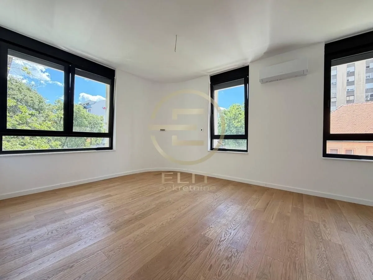 Prodaja, stan, 120m², Stari grad, Novi Sad