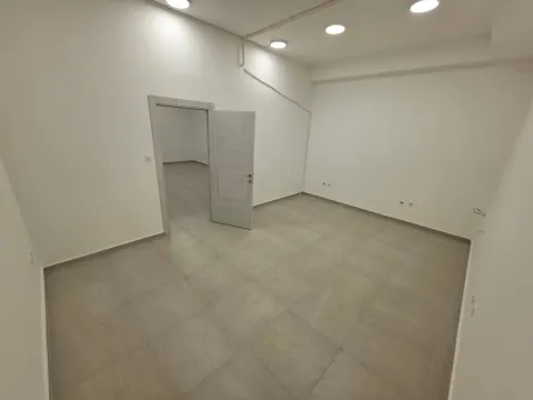 Izdavanje, poslovni prostor, 115m², Blok 9, Podgorica - image 8