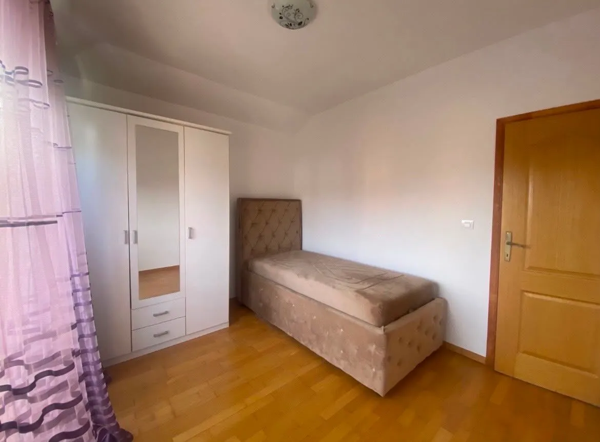 Izdavanje, dvosoban stan, 68m², Zagorič, Podgorica