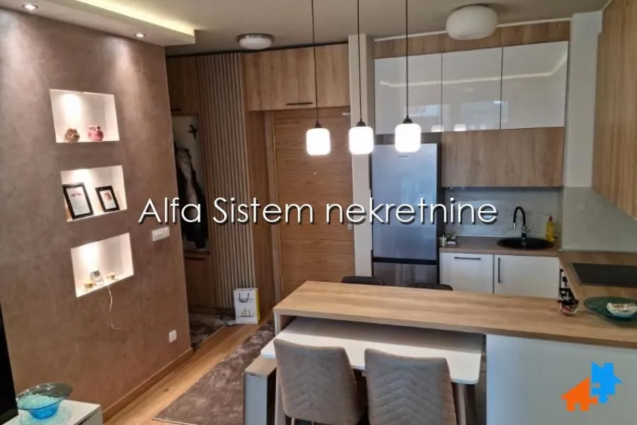 Izdavanje, trosoban stan, 62m², Novi Beograd Blok 65, Novi Beograd Sve Podlokacije