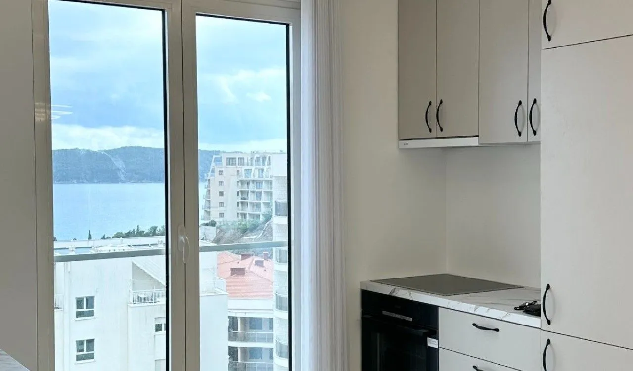 Sale, two bedroom apartment, 74m², Bečići, Budva