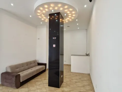 Izdavanje, poslovni prostor, 53m², Tivat, Crna Gora - image 1