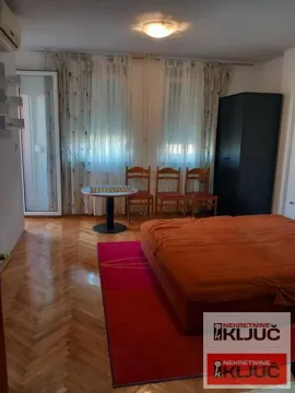 Izdavanje, jednosoban stan, 40m², Nova Detelinara, Novi Sad Sve Podlokacije - image 1