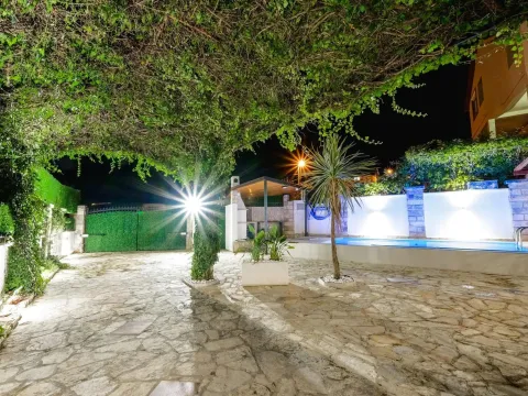 Sale, house, 198m², Dumidran, Tivat - image 16