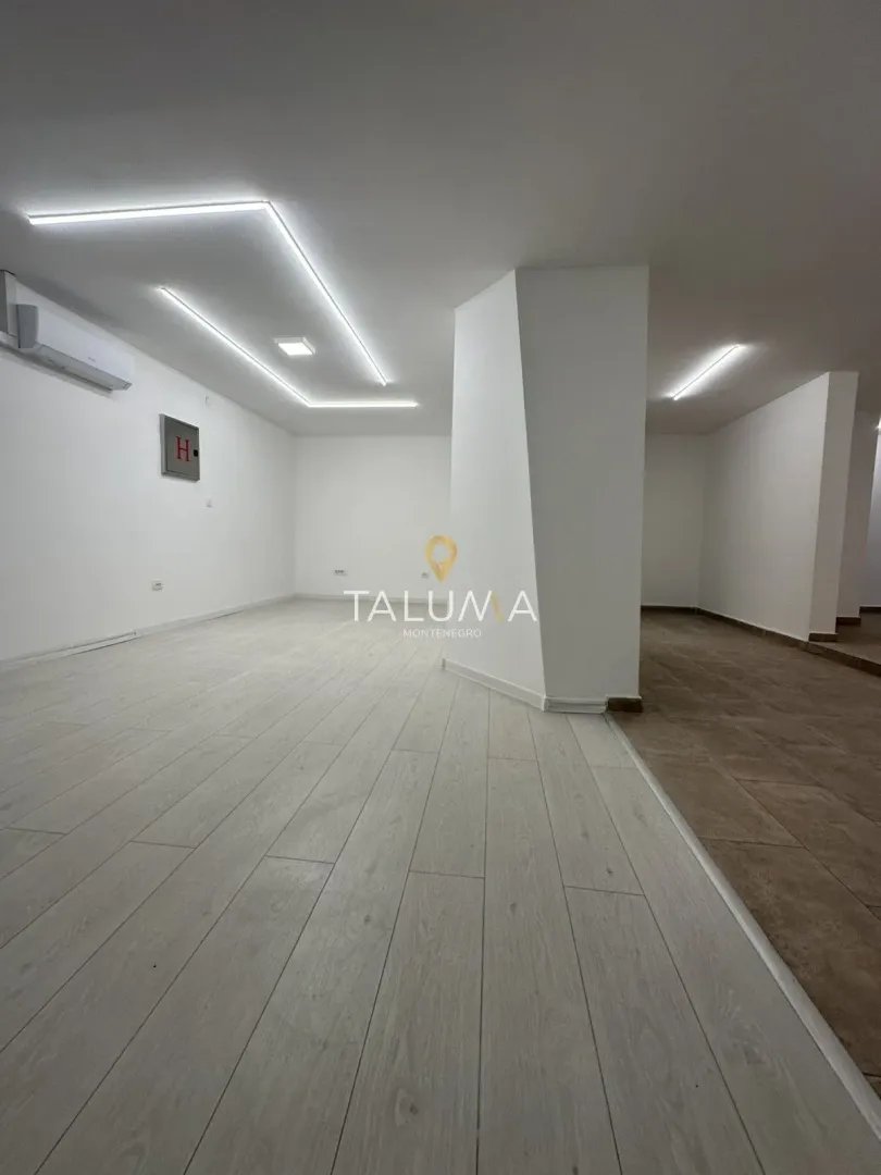 Rent, office space, 294m², Blok 5, Podgorica