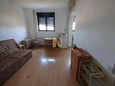 Dnevni boravak sa trosedom, trpezarijskim stolom i komodom. - image 4