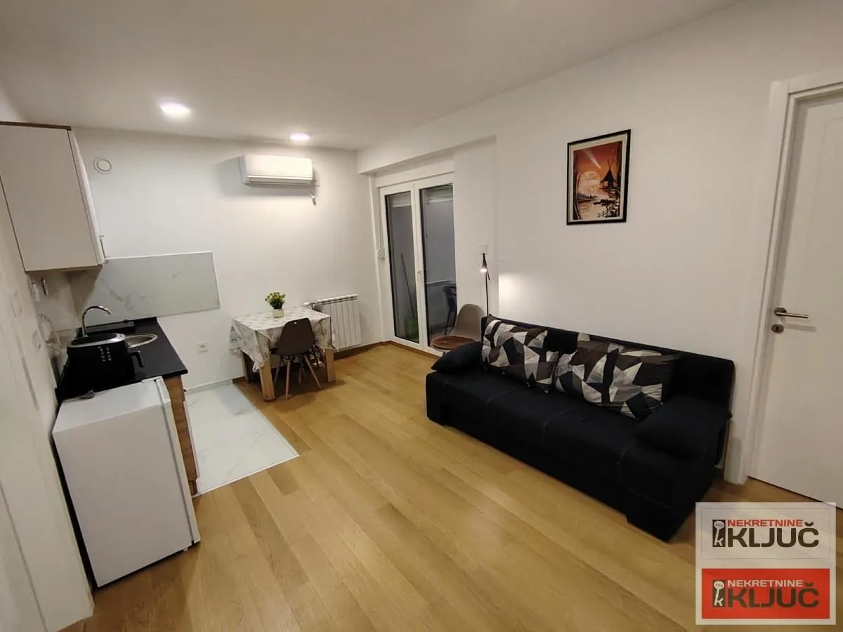 Izdavanje, jednosoban stan, 35m², Centar, Novi Sad