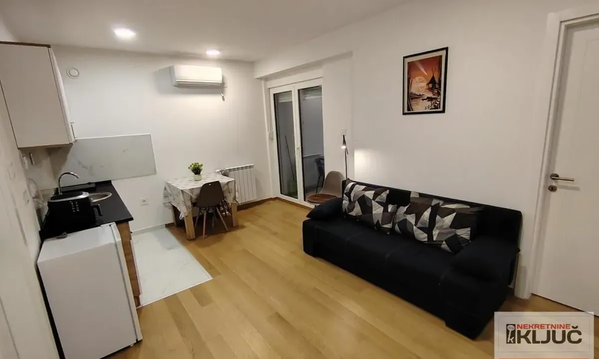 Izdavanje, jednosoban stan, 35m², Centar, Novi Sad