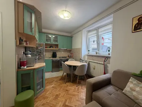 Sale, two bedroom apartment, 34m², Kalenić Pijaca, Vračar Sve Podlokacije - image 2