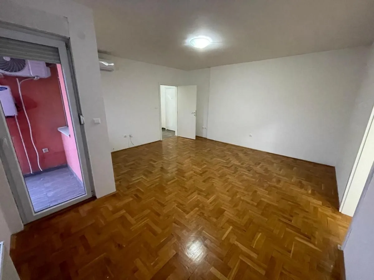 Prodaja, dvosoban stan, 50m², Centar, Novi Sad