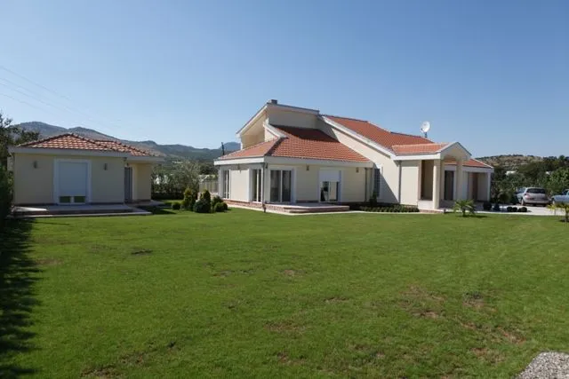 Rent, house, 350m², Donji Kokoti, Podgorica