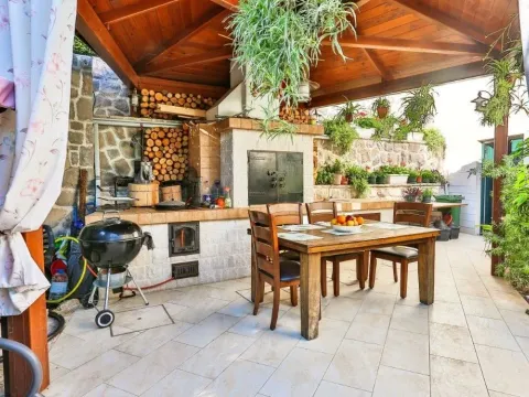 Prodaja, kuća, 240m², Donja Lastva, Tivat - image 13