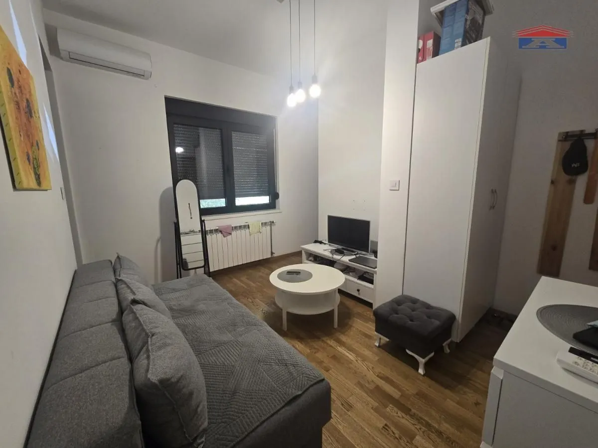 Izdavanje, jednosoban stan, 45m², Socijalno, Novi Sad Sve Podlokacije