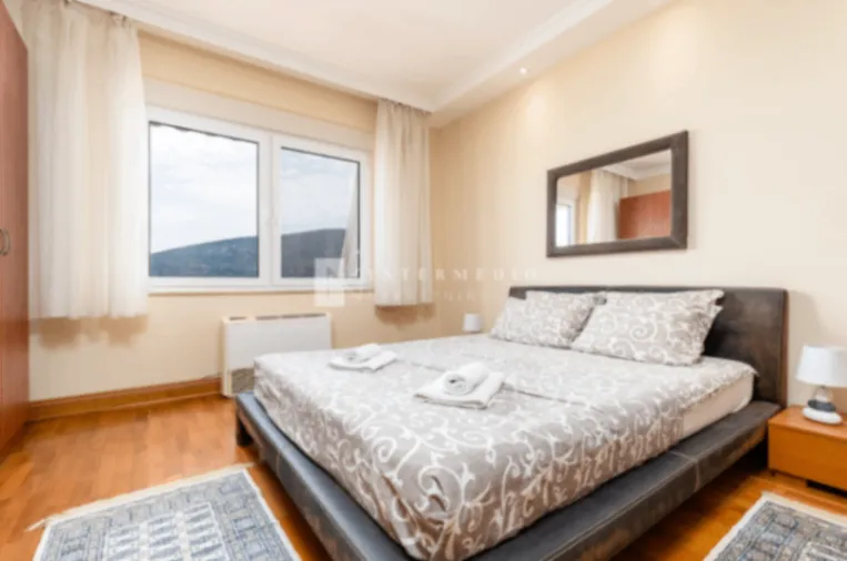 Izdavanje, jednosoban stan, 92m², Centar, Herceg Novi