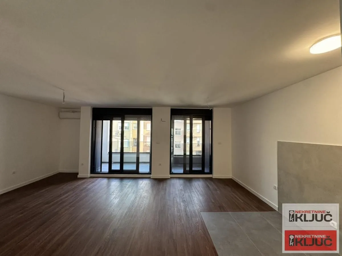 Prodaja, četvorosoban stan, 136m², Bulevar Evrope, Novi Sad Sve Podlokacije