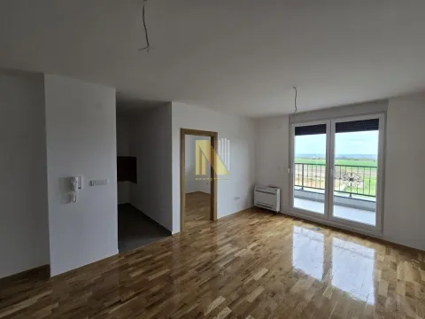 Prodaja, četvorosoban stan, 82m², Mišeluk, Petrovaradin - image 2