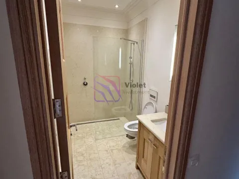 Izdavanje, četvorosoban stan, 240m², Porto Montenegro, Tivat - image 4