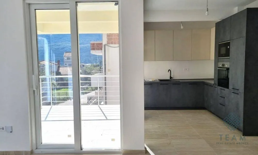 Prodaja, dvosoban stan, 81m², Đenovići, Herceg Novi
