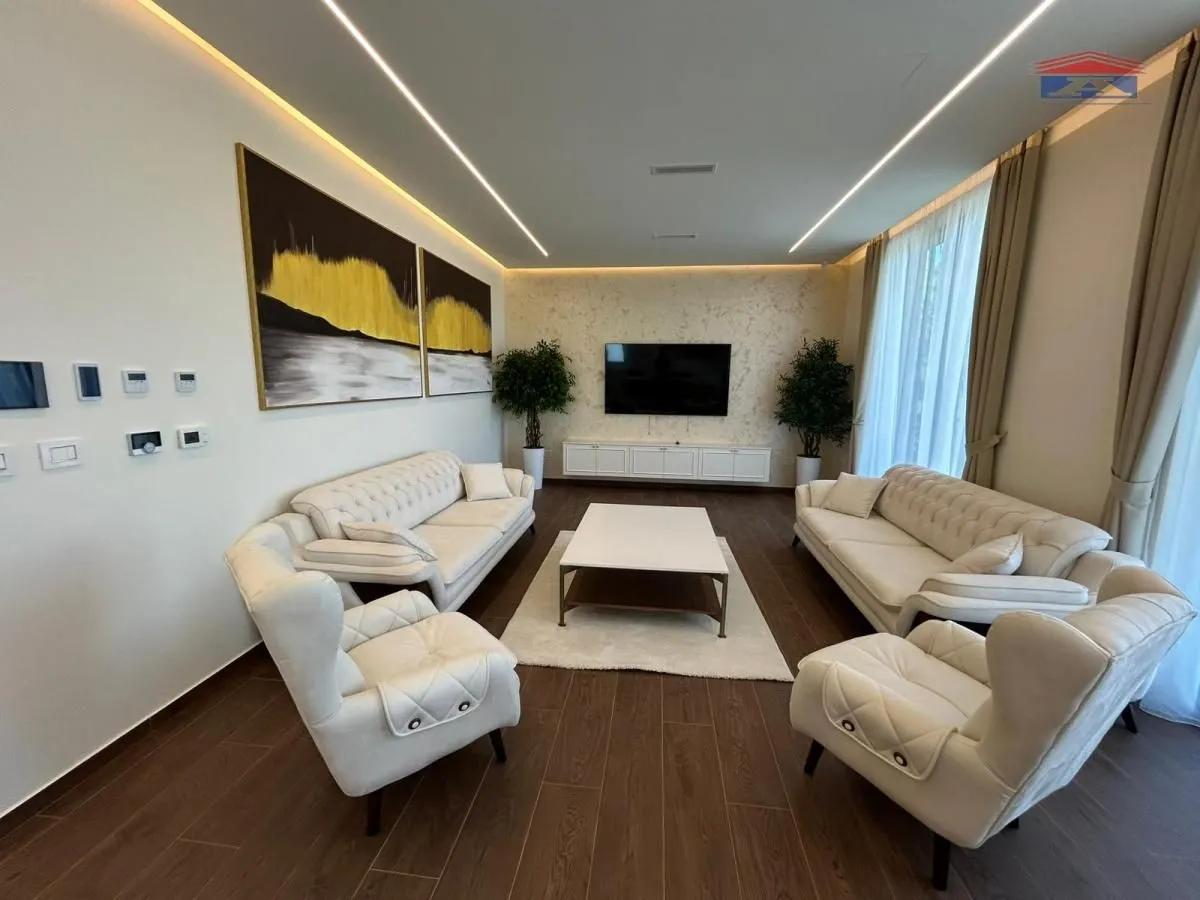 Izdavanje, četvorosoban stan, 120m², Sremska Kamenica, Petrovaradin