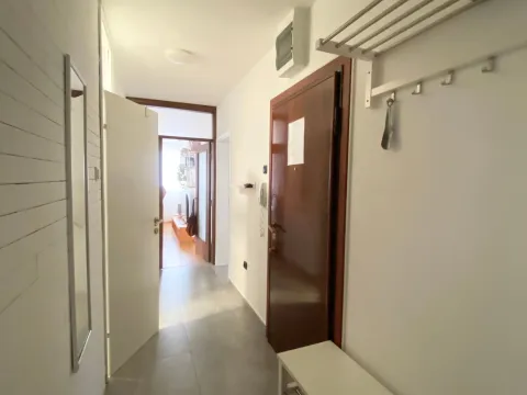 Sale, three bedroom apartment, 100m², Blok 5, Podgorica - image 12