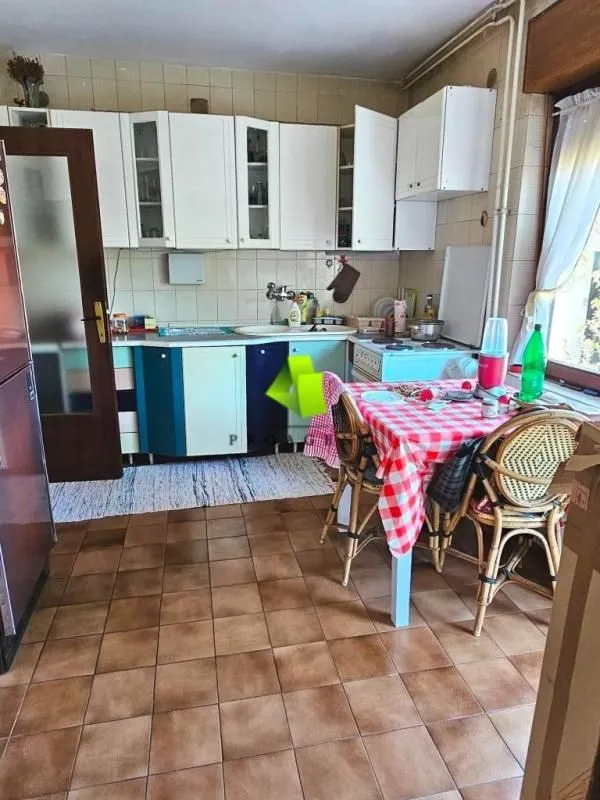 Izdavanje, četvorosoban stan, 180m², Apelovac, Niš
