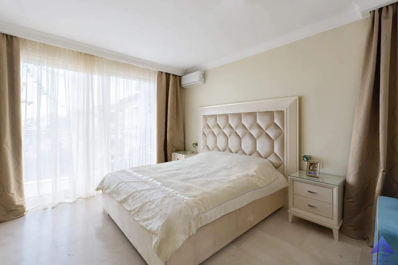 Prodaja, kuća, 378m², Centar, Budva