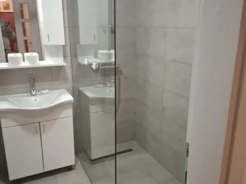 Izdavanje, četvorosoban stan, 96m², Rotkvarija, Novi Sad Sve Podlokacije - image 3