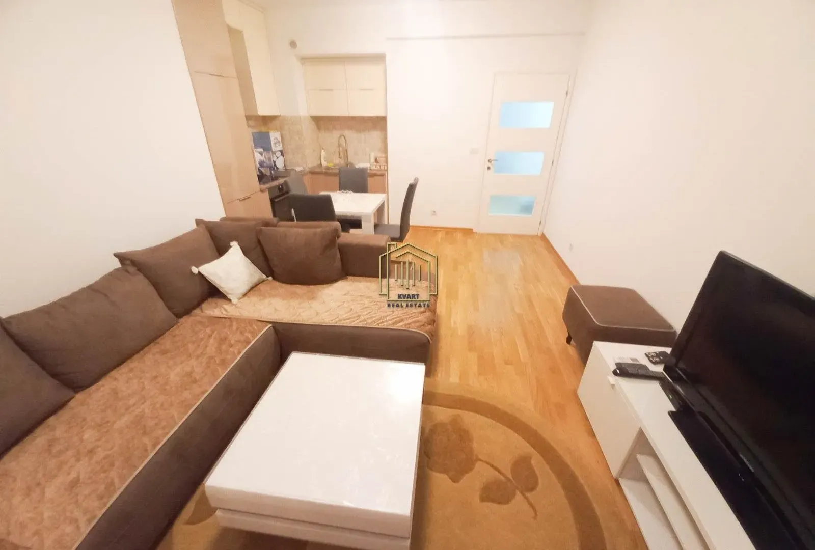Izdavanje, dvosoban stan, 57m², Stari Aerodrom, Podgorica