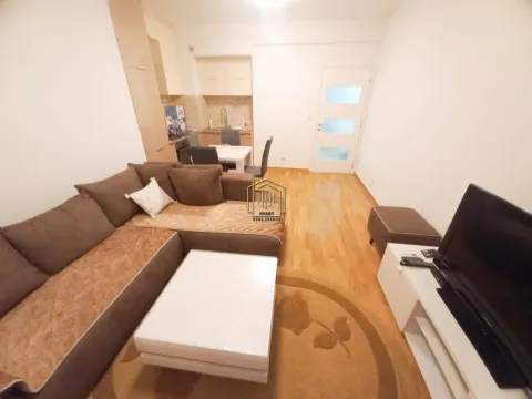 Izdavanje, dvosoban stan, 57m², Stari Aerodrom, Podgorica