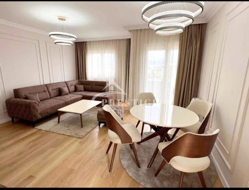 Izdavanje, dvosoban stan, 75m², Central Point, Podgorica