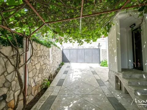 Prodaja, kuća, 560m², Petrovac, Budva - image 63