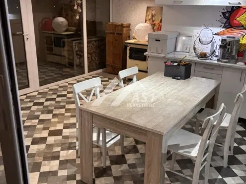 Izdavanje, kuća, 180m², Ledinci, Petrovaradin - image 12