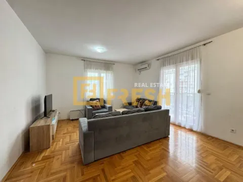 Izdavanje, trosoban stan, 86m², Stari Aerodrom, Podgorica - image 2