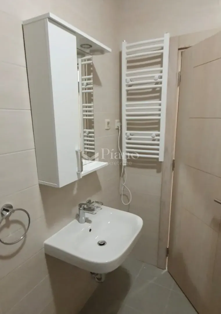 Izdavanje, jednosoban stan, 45m², Blok 6, Podgorica
