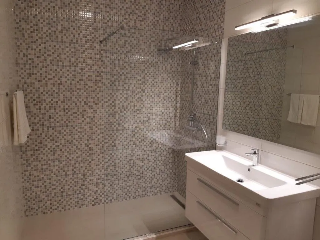 Izdavanje, dvosoban stan, 90m², Preko Morače, Podgorica