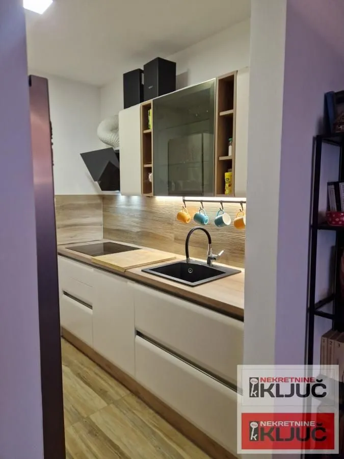 Prodaja, četvorosoban stan, 98m², Petrovaradin, Novi Sad