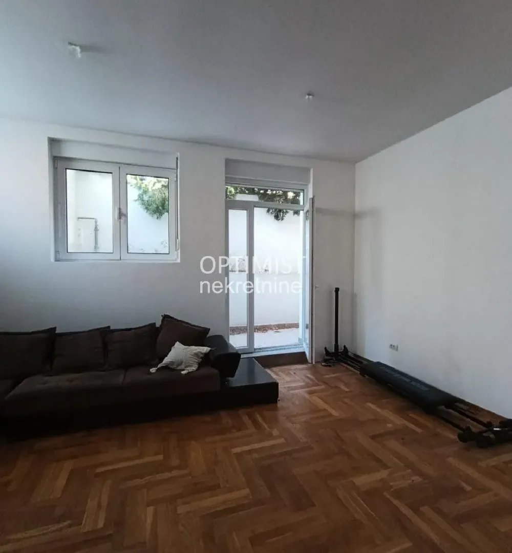 Prodaja, jednosoban stan, 70m², Golf Naselje, Beograd
