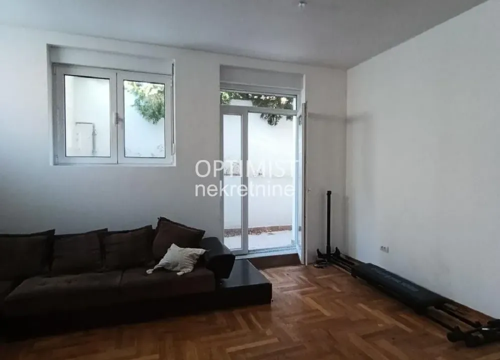 Prodaja, jednosoban stan, 70m², Golf Naselje, Beograd