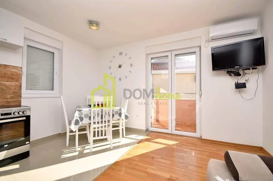 Izdavanje, dvosoban stan, 55m², Igalo, Herceg Novi
