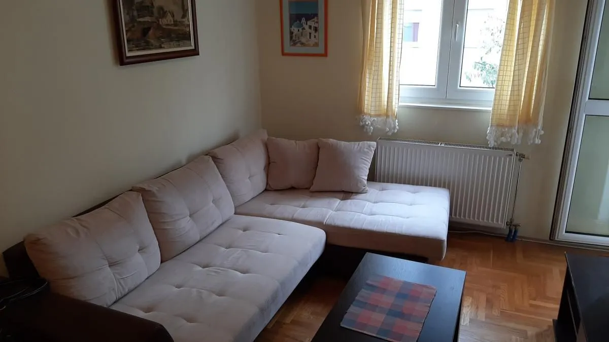 Izdavanje, jednosoban stan, 37m², Centar, Novi Sad