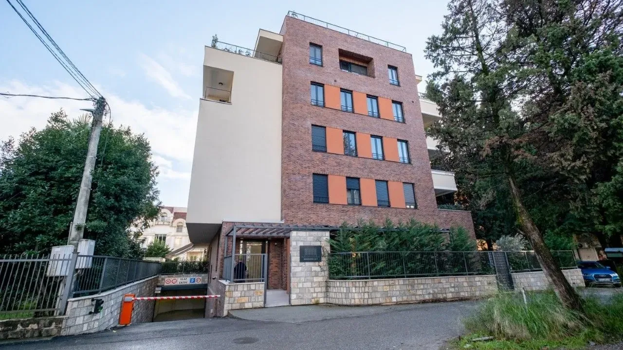 Rent, three bedroom apartment, 205m², Gorica C, Podgorica