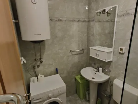 Izdavanje, jednosoban stan, 34m², Stari Aerodrom, Podgorica - image 12