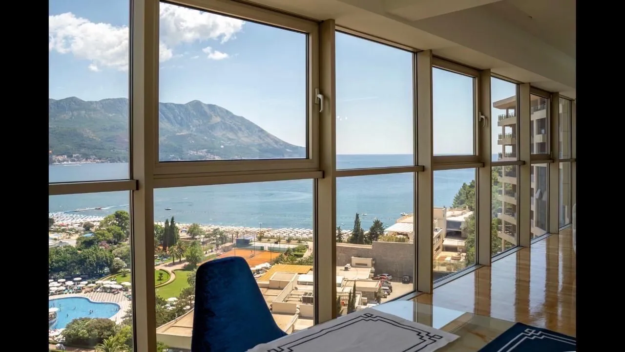Rent, three bedroom apartment, 150m², Dukley Gardens, Budva