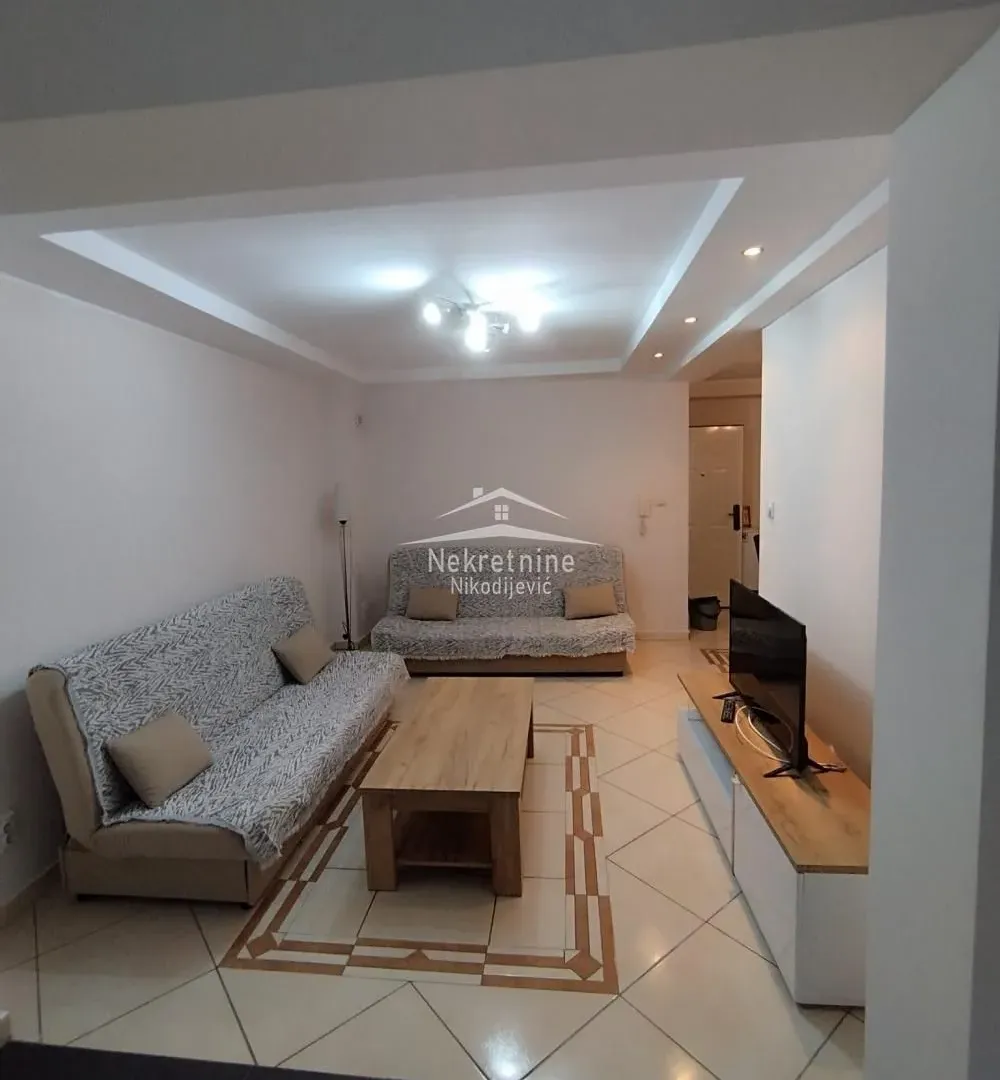 Izdavanje, trosoban stan, 70m², Šumice, Beograd
